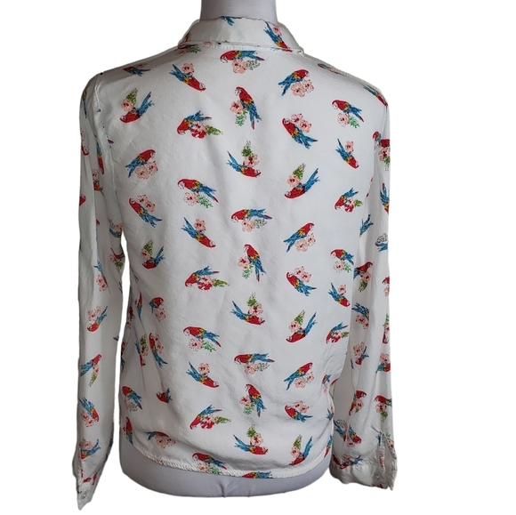 White Parrot Print Blouse Sz L Tie Front Roll-Tab Sleeves Light Novelty *STAIN* - Picture 6 of 12
